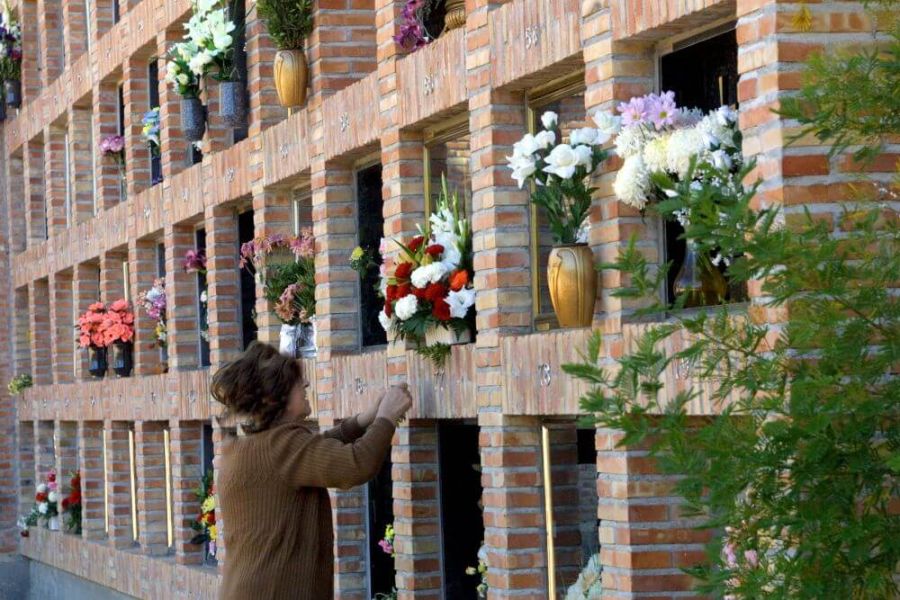 cuantas personas se pueden enterrar en un nicho