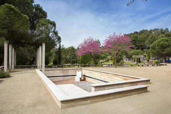 Cementerio Natural Roques Blanques