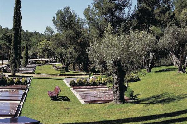 Cementerio Natural Roques Blanques