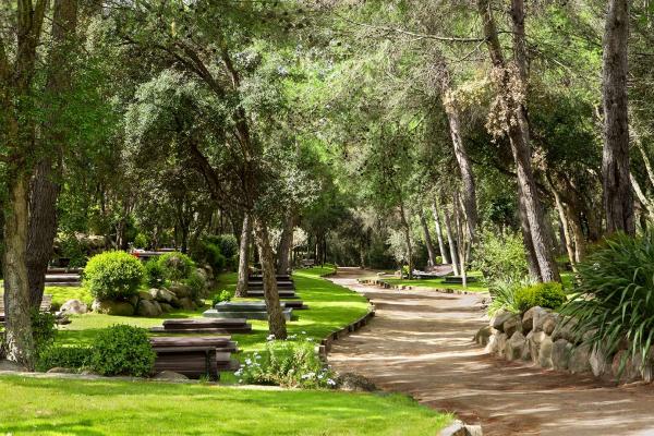 Cementerio Natural Roques Blanques